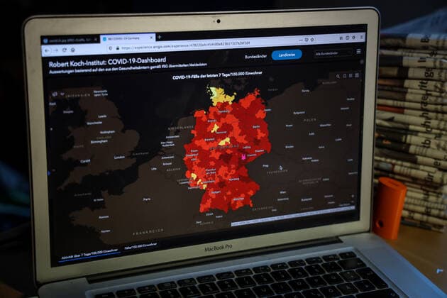Coronavirus in Germany Covid 19 Dashboard of the Robert Koch Institute 28 03 2021 Robert Koch Institute 7 days Incidence 129.9 7 days Number of cases 107 890 COVID 19 cases 2 772 401 Addition of 17 176 compared to previous day COVID 19 deaths 75 780 Addition of 157 compared to previous day