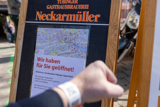 Tuebingen themed pictures Tuebingen in time of corona pandemic, 28 03 2021 themed pictures Tuebingen in time of corona pandemic, taqueria, bracelet with QR code, gastro open, outdoor dining, beer garden Neckarmueller, 28 03 2021, Copyright: xEIBNER DROFITSCHx EP_ddh