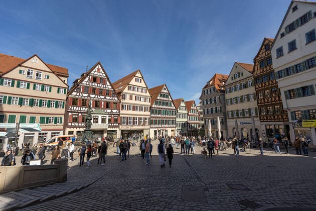 Tuebingen themed pictures Tuebingen in time of Corona pandemic, 28 03 2021 themed pictures Tuebingen in time of Corona pandemic, Tuebingen market place full of people, gastro open, food outside, 28 03 2021, Copyright: xEIBNER DROFITSCHx EP_ddh