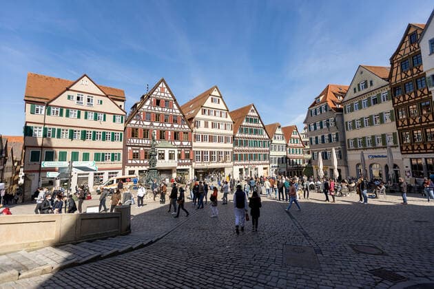 Tuebingen themed pictures Tuebingen in time of Corona pandemic, 28 03 2021 themed pictures Tuebingen in time of Corona pandemic, Tuebingen market place full of people, gastro open, food outside, 28 03 2021, Copyright: xEIBNER DROFITSCHx EP_ddh