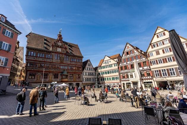 Tuebingen themed pictures Tuebingen in time of Corona pandemic, 28 03 2021 themed pictures Tuebingen in time of Corona pandemic, Tuebingen market place full of people, gastro open, food outside, 28 03 2021, Copyright: xEIBNER DROFITSCHx EP_ddh