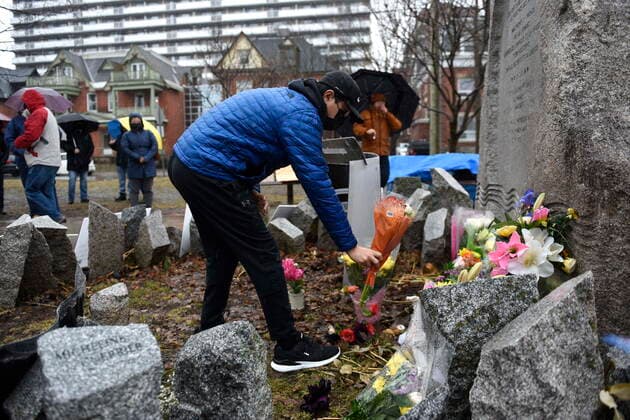 March 28, 2021, Ottawa, on, Canada: A person lays flowers as community members gather at the Ottawa Women s Monument in Minto Park for a vigil in memory of the victims of the Atlanta spa shootings and to rally against anti-Asian racism, in Ottawa, on Sunday, March 28, 2021. Ottawa Canada  - ZUMAc35_ 20210328_zaf_c35_063 Copyright: xJustinxTangx
