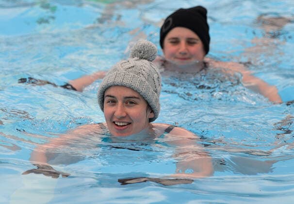 . 29 03 2021. London, United Kingdom. Swimmers take the plunge for an early morning swim at the Brockwell Lido in London at the start of ÔHappy MondayÕ Covid 19 lockdown easing.  xHowardxJonesx xi-Imagesx IIM-22086-0010
