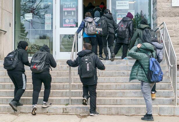 March 29, 2021, Montreal, PQ, Canada: Students enter the Pierre Laporte Secondary School as secondary school students return to class full time during the COVID-19 pandemic in Montreal, on Monday, March 29, 2021. Montreal Canada  - ZUMAc35_ 20210329_zaf_c35_005 Copyright: xPaulxChiassonx