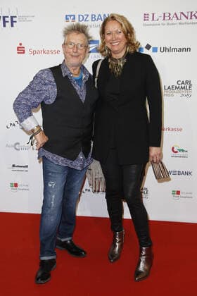 Martin Semmelrogge und Regine Prause auf dem roten Teppich bei der Verleihung Carl Laemmle Produzentenpreis im Kulturhaus Schloss Großlaupheim in Laupheim. *** Martin Semmelrogge and Regine Prause on the red carpet at the Carl Laemmle Producer Award ceremony at the Kulturhaus Schloss Großlaupheim in Laupheim, Germany Copyright: xEventpressxGolejewskix