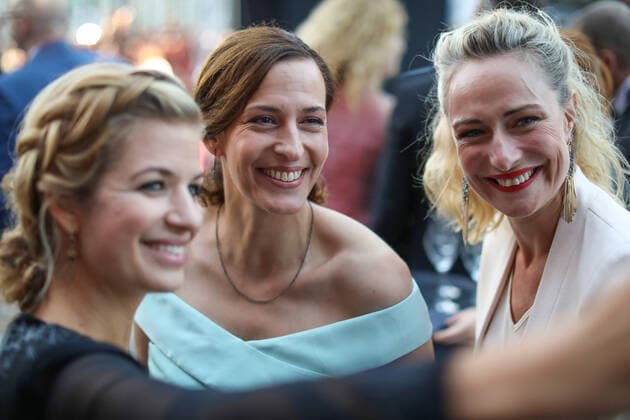 Susan Sideropoulos mit Ulrike Frank und Eva Mona Rodekirchen UFA 100 YEARS Anniversary Night im Palais am Funkturm in Berlin *** Susan Sideropoulos with Ulrike Frank and Eva Mona Rodekirchen UFA 100 YEARS Anniversary Night at the Palais am Funkturm in Berlin Copyright: xEventpressxFuhrx