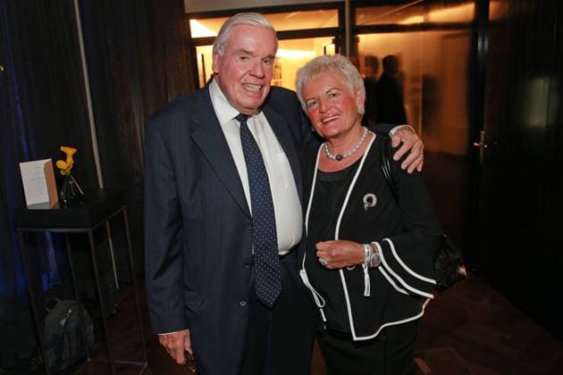 Klaus-Michael Kühne und Frau Christine auf dem grauen Teppich bei 70 Jahre WELT AM SONNTAG Hotel THE FONTENAY in Hamburg *** Klaus Michael Kühne and wife Christine on the grey carpet at the 70th anniversary of WELT AM SONNTAG Hotel THE FONTENAY in Hamburg Copyright: xEventpressxFuhrx