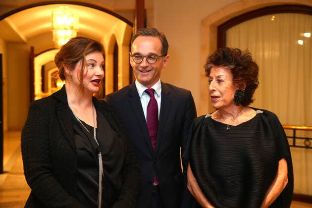 Preistraegerin Janina Levy, mit Heiko Maas und Lea Rosh bei der Preisverleihung des > Preis für Zivilcourage gegen Rechtsradikalismus, Antisemitismus und Rassismus < im Hotel Adlon in Berlin *** Prize winner Janina Levy, with Heiko Maas and Lea Rosh at the award ceremony of the Prize for Civil Courage against Right-Wing Radicalism, Anti-Semitism and Racism at the Hotel Adlon in Berlin Copyright: xEventpressxHHHx
