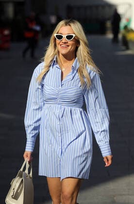 Bilder des Jahres 2021, Entertainment 03 März Bilder des Jahres 2021, Entertainment 03 März Entertainment Bilder des Tages March 30, 2021, London, England, United Kingdom: Singer, dancer and radio host ASHLEY ROBERTS is seen outside the Global Radio Studios. London United Kingdom - ZUMAs262 20210330_zip_s262_067 Copyright: xTayfunxSalcix
