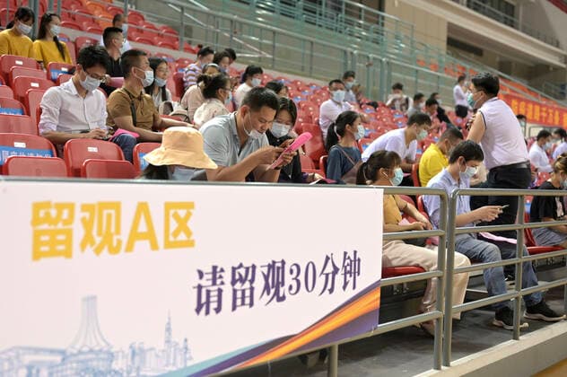 NANNING, CHINA - MARCH 29: Local residents sit at the observation area after receiving the COVID-19 vaccine at Guangxi Sports Center gymnasium on March 29, 2021 in Nanning, Guangxi Zhuang Autonomous Region of China.  Copyright: xVCGx CFP111323471519