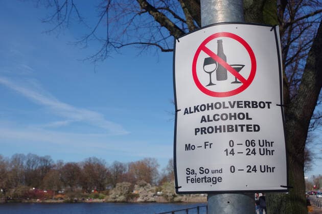 Stricter lockdown measures in Hamburg Among other things, an alcohol ban applies at the Binnenalster at certain times