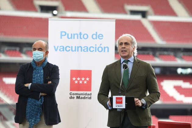 The Minister of Health of the Community of Madrid, Enrique Ruiz Escudero (right), accompanied by the Deputy Minister of Public Health and COVID-19 Plan of the Community of Madrid, Antonio Zapatero (left), gives a conference after visiting the vaccination point installed at the Wanda Metropolitano Stadium, where vaccination begins for people aged between 60 and 65 years. This age group will be vaccinated, also with doses from AstraZeneca, at the public Hospital Enfermera Isabel Zendal from Wednesday. Wanda Metropolitano Stadium (meeting point: Gate 37) (Avda. Luis AragonÃ s, 4). Bring authorizations. 30 MARCH 2021;WANDA METROPOLITANO;MADRID;COMMUNITY OF MADRID Marta Fernandez Jara LagenciaEP 03 30 2021 MADRID MADRID Spain Copyright: xMartaxFernandezxJarax 3627511