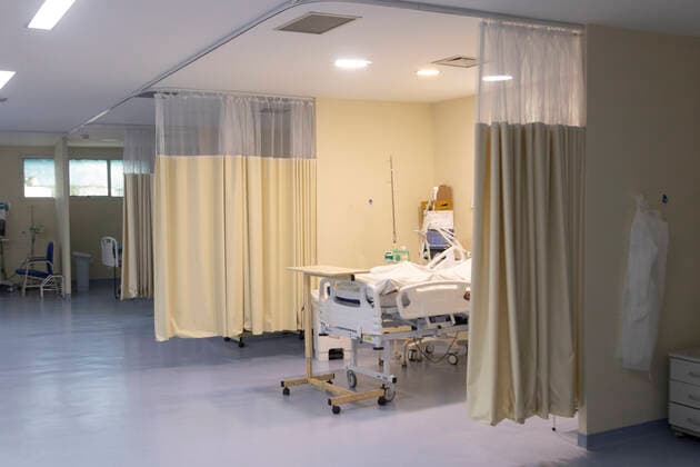 RIO DE JANEIRO, RJ - 30.03.2021: BRASIL REGISTRA 3780 MORTES POR COVID 19 - Brazil registers a new record of deaths by COVID 19 in the last 24 hours, 3780. As well as the highest average of deaths per week since the beginning of the pandemic, 2710. x2048592x  CarlosxEliasxJunior