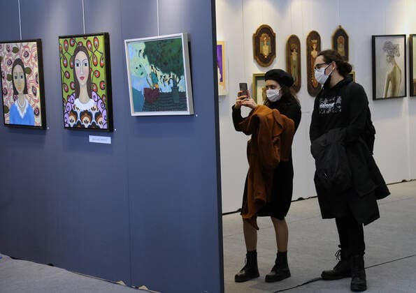 (210330) -- ANKARA, March 30, 2021 -- People wearing face masks visit an international contemporary art fair in Ankara, Turkey, on March 30, 2021. (Photo by Xinhua) TURKEY-ANKARA-INTERNATIONAL CONTEMPORARY ART FAIR MustafaxKaya 