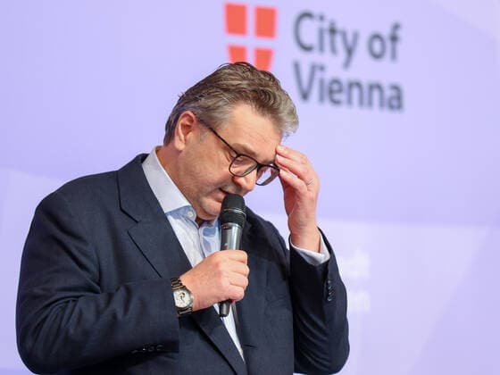News Bilder des Tages 20210331 Press conference at Vienna City Hall - Immunization schedule for April VIENNA, AUSTRIA - MARCH 31: City Councillor for Social Affairs, Health and Sport Peter Hacker (SPOe) at Press conference - at Vienna City Hall - Immunization schedule for April at Town hall on March 31, 2021 in Vienna, Austria. 210331_SEPA_10_052 Copyright: xMichaelxIndrax SEPAxMedia