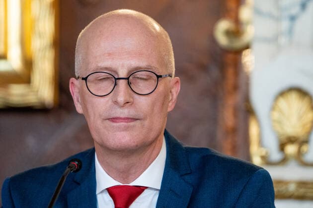 Hamburg Senate announces night-time curfews for Hamburg Press conference at City Hall Senate decides on additional measures to contain the spread of Coronavirus in Hamburg First Mayor Dr Peter Tschents