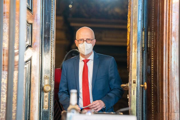 Hamburg Senate announces night-time curfews for Hamburg Press conference at City Hall Senate decides on additional measures to contain the spread of Coronavirus in Hamburg First Mayor Dr Peter Tschents