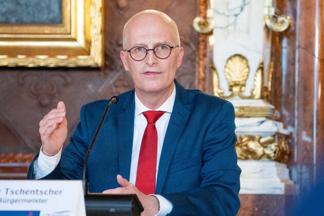 Hamburg Senate announces night-time curfews for Hamburg Press conference at City Hall Senate decides on additional measures to contain the spread of Coronavirus in Hamburg First Mayor Dr Peter Tschents