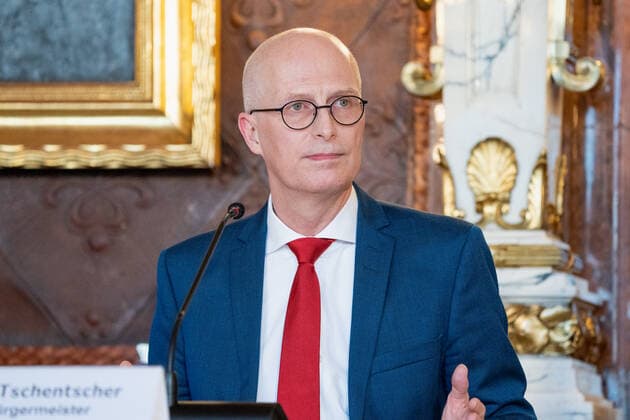 Hamburg Senate announces night-time curfews for Hamburg Press conference at City Hall Senate decides on additional measures to contain the spread of Coronavirus in Hamburg First Mayor Dr Peter Tschents