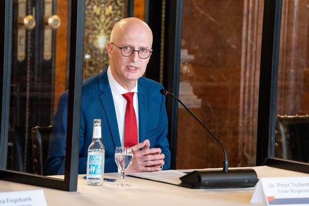 Hamburg Senate announces night-time curfews for Hamburg Press conference at City Hall Senate decides on additional measures to contain the spread of Coronavirus in Hamburg First Mayor Dr Peter Tschents