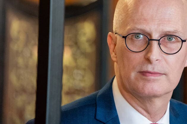 Hamburg Senate announces night-time curfews for Hamburg Press conference at City Hall Senate decides on additional measures to contain the spread of Coronavirus in Hamburg First Mayor Dr Peter Tschents