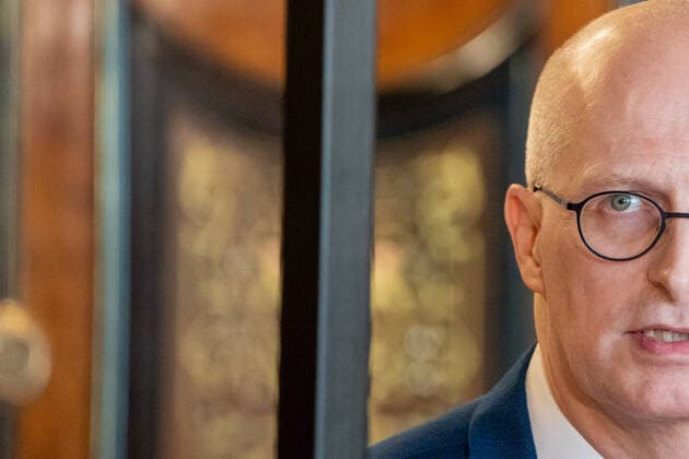 Hamburg Senate announces night-time curfews for Hamburg Press conference at City Hall Senate decides on additional measures to contain the spread of Coronavirus in Hamburg First Mayor Dr Peter Tschents
