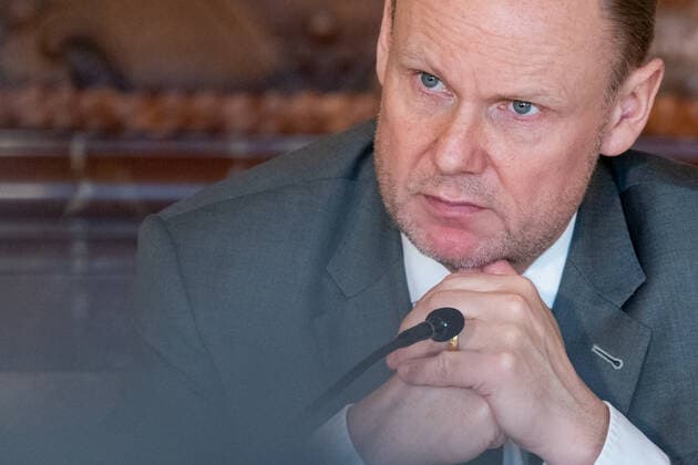Hamburg Senate announces night-time curfews for Hamburg Press conference at City Hall Senate decides on additional measures to contain the spread of coronavirus in Hamburg Interior Senator Andy Grote Hamburg Senate announces night-time curfews for