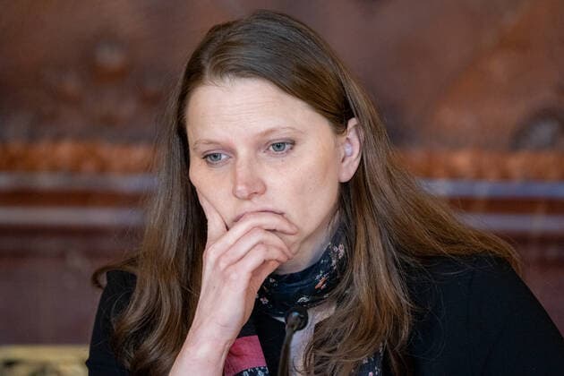 Hamburg Senate announces night-time curfews for Hamburg Press conference at City Hall Senate decides on additional measures to curb the spread of coronavirus in Hamburg Social and Health Senator M