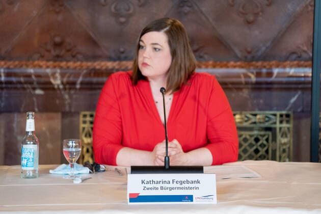 Hamburg Senate announces night-time curfews for Hamburg Press conference at City Hall Senate decides on additional measures to contain the spread of coronavirus in Hamburg Second Mayor Katharina Fegebank Hambu
