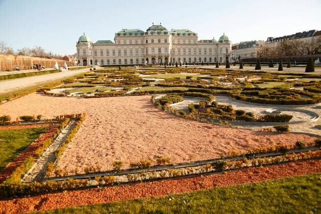 Osterruhe *: 4. harter Lockdown ab 1.4.2021 über Ostern in Wien, Burgenland und Niederösterreich Corona-Pandemie, Corona, Corona-Virus, CoV 2, Covid 19, Sars, Virus, Virusinfektion, Pandemie, CoronakriseKrise, Viruserkrankung, Coronavirus, SARS-CoV-2 Oberes Belvedere Belvederegarten Barock Schloßgarten Wien Austria *** Easter rest 4 hard lockdown from 1 4 2021 over Easter in Vienna, Burgenland and Lower Austria Corona pandemic, Corona, Corona virus, CoV 2, Covid 19, Sars, virus, virus infection, pandemic, corona crisis, viral disease, coronavirus, SARS CoV 2 Oberes Belvedere Belvederegarten Barock Schloßgarten Wien Austria AVN101002469071