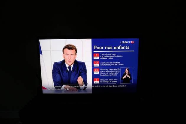 Coronavirus und Frankreich, Emmanuel Macron TV-Ansprache Captures d ecran du President de la Republique Emmanuel Macron sur TF1 qui a annonce un nouveau confinement national pour quatre semaines NEWS: Emmanuel Macron sur TF1 - Paris - 31 03 2021 JonathanRebboah Panoramic  PESRK24022012