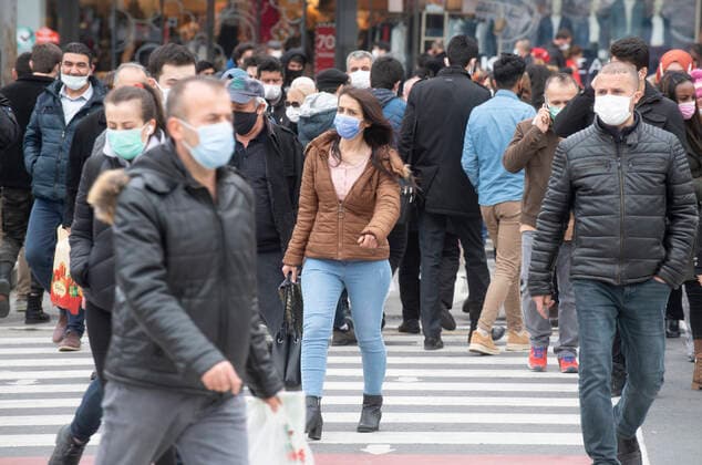 People wearing face masks walk on a street in Ankara, Turkey, on March 31, 2021. Turkey has confirmed 31,537 deaths and 3,317,182 positive cases of the coronavirus infection in the country. ( Copyright: AbdurrahmanxAntakyalix-xDepoxPho DSC_4006