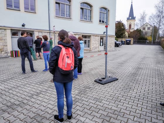 Quick test Numerous citizens of the administrative district Saxon Switzerland Osterzgebirge, take the possibility of a free Corona quick test in the community center Bannewitz, before Easter notice Bannwitz Saxonia GERMANY
