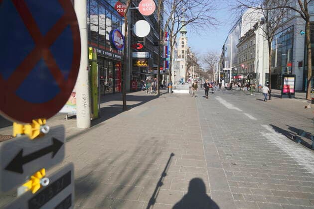 Vienna Corona Crisis Easter Rest 4 Hard Lockdown First Day Vienna, 1 4 2021 Corona Pandemic, Corona, Corona Virus, CoV 2, Covid 19, Sars, virus, viral infection, pandemic, Corona Crisis, viral disease, coronavirus, SARS CoV 2 Mariahilferstrasse, Mariahilfer Strasse empty shopping street Vienna Austria AVN101002471001