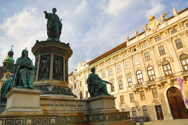 Vienna Corona Crisis Easter Rest 4 Hard Lockdown First Day Vienna, 1 4 2021 Corona Pandemic, Corona, Corona Virus, CoV 2, Covid 19, Sars, Virus, Virus Infection, Pandemic, Corona CrisisCrisis, Viral Disease, Coronavirus, SARS CoV 2 Innerer Burghof Monument Vienna Austria AVN101002471004