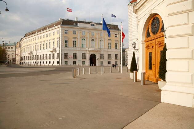 Vienna Corona Crisis Easter Rest 4 Hard Lockdown First Day Vienna, 1 4 2021 Corona Pandemic, Corona, Corona Virus, CoV 2, Covid 19, Sars, virus, viral infection, pandemic, Corona CrisisCrisis, viral disease, Coronavirus, SARS CoV 2 Federal Chancellery Presidential Chancellery Ballhausplatz Vienna Austria AVN101002471115