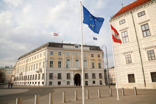 Vienna corona crisis easter calm 4 hard lockdown first day Vienna, 1 4 2021 corona pandemic, corona, corona virus, CoV 2, Covid 19, Sars, virus, viral infection, pandemic, corona crisis, viral disease, coronavirus, SARS CoV 2 Federal Chancellery Presidential Chancellery flag EU Austria Austrian Ballhausplatz Vienna Austria AVN101002471118