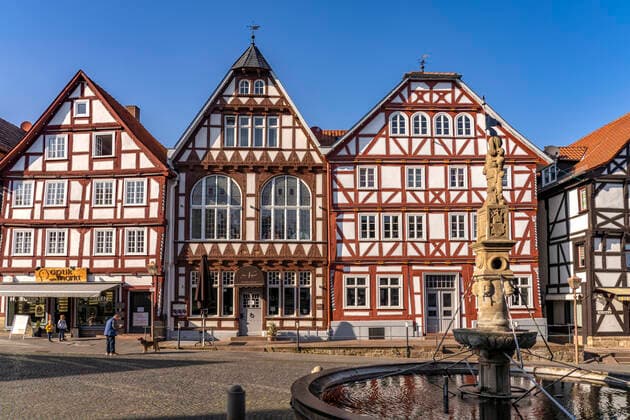 Fritzlar market square timbered houses and Roland fountain on Fritzlar market square, Schwalm Eder district, Hesse, Germany