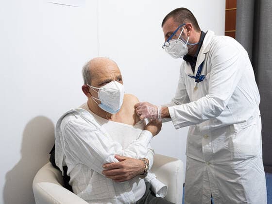 A gentleman receives the first dose of Pfizer vaccine during Covid 19 Vaccinations in Campania, Service in Naples, Italy, April 02, 2021  Copyright: xLiveMedia FedericaxLamagrax xIPAx xLiveMediax 0