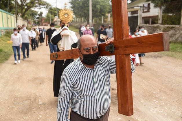 April 2, 2021, Tuzamapan, Veracruz, Mo xico: A man shows his crucifixion tattoo during the celebration of a Stations of the Cross in Tuzamapan, Veracruz Tuzamapan MÃ xico - ZUMAqp1_ 20210402_zip_qp1_004 Copyright: xHectorxAdolfoxQuintanarxPerezx