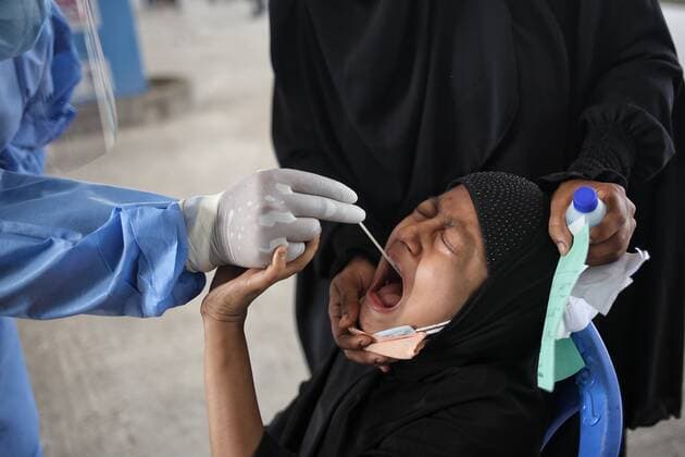 April 3, 2021: A sick girl broke into tears while give saliva sample to test COVID-19 at Mugda General Hospital in Dhaka, Bangladesh. - ZUMAh355 20210403_zip_h355_013 Copyright: xMd.xRakibulxHasanx