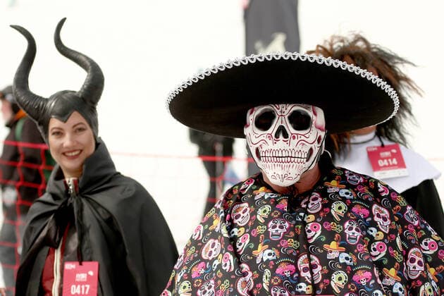 Bilder des Jahres 2021, Entertainment 04 April Entertainment Themen der Woche KW13 Entertainment Bilder des Tages KEMEROVO REGION, RUSSIA - APRIL 3, 2021: Participants in the Grelka Fest 2021 event wear fancy dress costumes at the Sheregesh ski resort. Maxim Kiselev TASS  TS0FB630