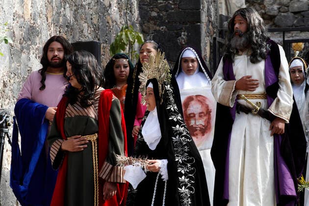 178th Representation Of Passion of Christ As Part Of Holy Week Celebrations MEXICO CITY, MEXICO - APRIL 2: Catholic faithful, recreate the Via Crucis during Good Friday as part of Holy Week, during the 178th representation of the Passion of Christ in the Iztapalapa municipality. Latin America s most famous re-enactment of the crucifixion of Christ was closed to the public and transmitted live so people could watch at home, for a second consecutive year to prevent more infections by the new Covid-19. On April 2, 2021 in Mexico City, Mexico. Copyright: xLuisxBarronx EYEPIXGROUP_LB_02042021_5730