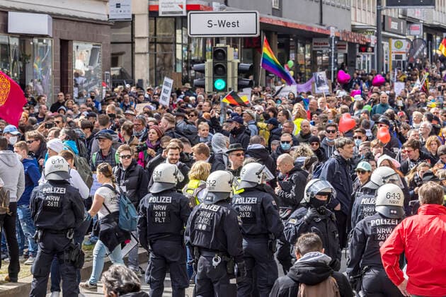 Lateral thinkers and other opponents of the pandemic restrictions have demonstrated in Stuttgart without distance and mostly without protective masks At least four demos with 2500 participants were registered, but far more came Here the procession of demonstrators through the city center via the B10 B14 to the of