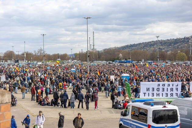 Stuttgart Querdenken 711 demo at Cannstatter Wasen, Stuttgart, 03 04 2021, Querdenken 711 demo at Cannstatter Wasen, Stuttgart Bad Cannstatt, demonstrators with placards, 03 04 2021, Copyright: xEIBENR DROFITSCHx EP_ddh