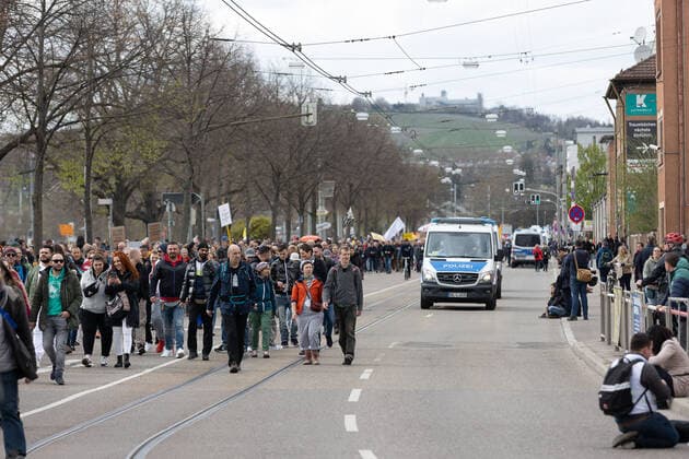 Stuttgart Querdenken 711 demo at Cannstatter Wasen, Stuttgart, 03 04 2021, Querdenken 711 demo at Cannstatter Wasen, Stuttgart Bad Cannstatt, demonstrators with placards, 03 04 2021, Copyright: xEIBENR DROFITSCHx EP_ddh