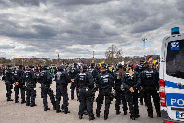 Stuttgart lateral thinking 711 demo at Cannstatter Wasen, Stuttgart, 03 04 2021, lateral thinking 711 demo at Cannstatter Wasen, Stuttgart, police, NRW, 03 04 2021, Copyright: xEIBENR DROFITSCHx EP_ddh