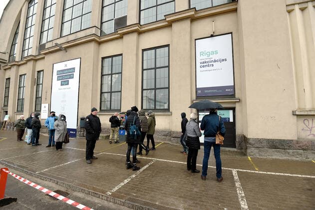 (210403) -- RIGA, April 3, 2021 -- People line up to enter a mass immunization center in Riga, Latvia, on April 3, 2021. Latvia on Saturday opened mass immunization centers in eight cities and towns in a bid to ramp up vaccinations against COVID-19, health authorities informed. (Photo by Xinhua) LATVIA-RIGA-COVID-19-MASS IMMUNIZATION CENTER-OPENING EdijsxPalens 