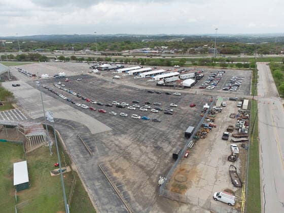 April 03, 2021: Mass drive-thru COVID-19 vaccination site at the Toney Burger Activity Center in South Austin, cars continue to line up on Saturday evening. Austin, Texas. CSM. Austin United States of America - ZUMAc04_ 1001932919st Copyright: xMarioxCantux