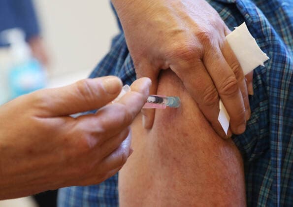 Corona vaccination campaign in a mobile vaccination centre in Marbach am Neckar, Ludwigsburg district, Baden Württemberg, Germany A doctor gives a Corona vaccination to a senior citizen.